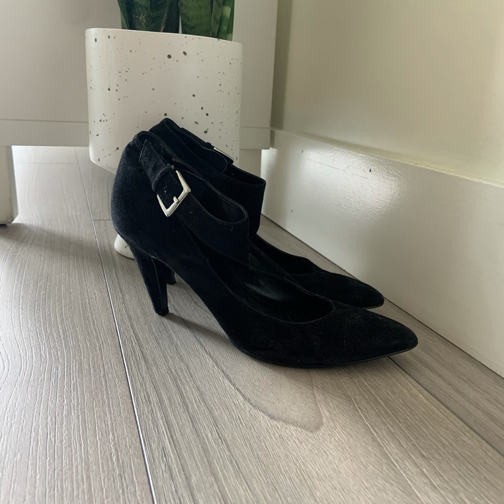 Nine West sleek black heels